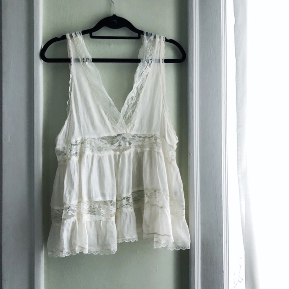 Free People Tops - ❌FREE PEOPLE Silky Lace Cream Top